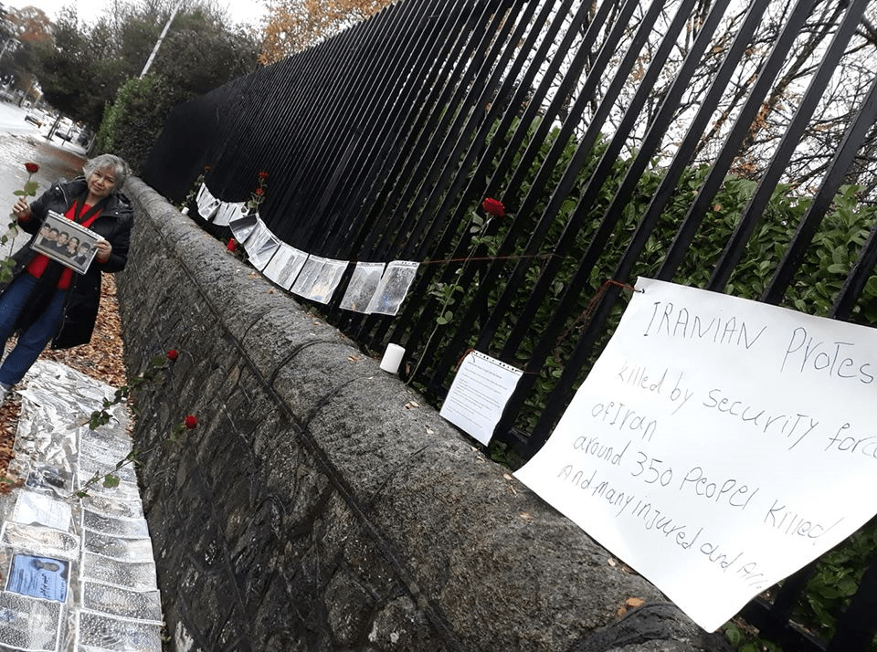 اعتراض در مقابل سفارت جمهوری اسلامی در دوبلین