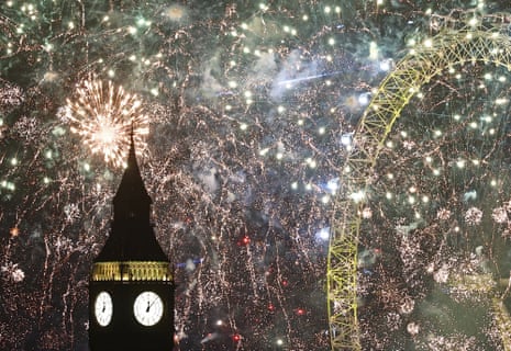 آتش بازی در اطراف چشم لندن و کاخ وست مینستر در مرکز لندن منفجر شد.