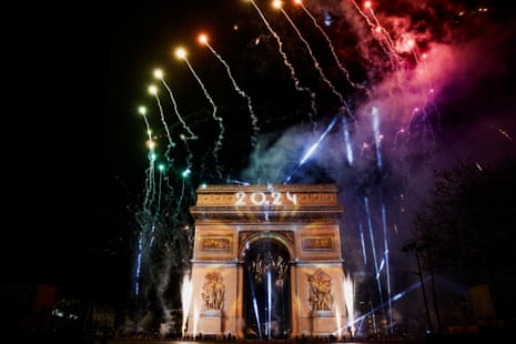 جشن سال نو در شانزلیزه پاریس.