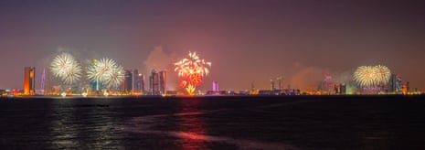 نمای گسترده ای از نمایش آتش بازی در بحرین